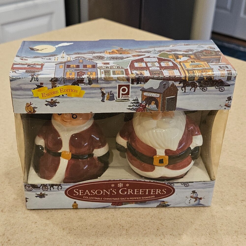 PUBLIX CERAMIC CHRISTMAS HOLIDAY SANTA & MRS CLAUS SALT & PEPPER SHAKERS SET